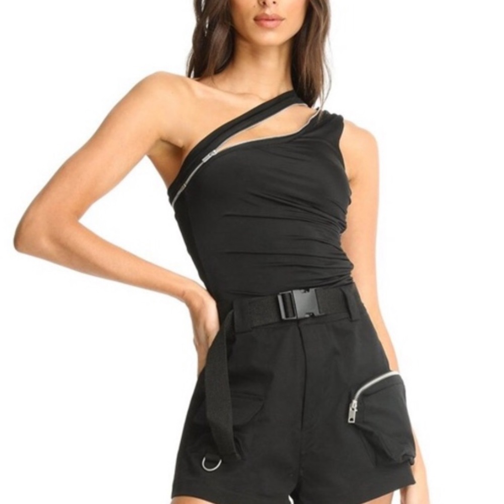 I.am.gia lucienne zipper one shoulder top Large